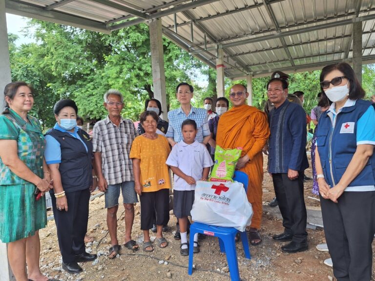 ผู้ว่าราชการจังหวัดลพบุรี ลงพื้นที่ตรวจเยี่ยมการดำเนินโครงการสร้างบ้านให้แก่เด็กยากไร้