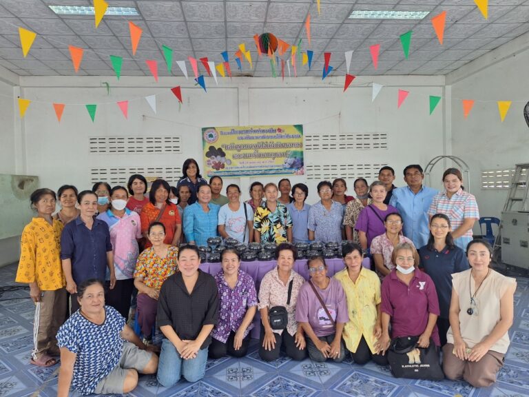 โครงการฝึกอบรมอาชีพและพัฒนาอาชีพการทำอาหารให้แก่ประชาชน ” หลักสูตรการทำไข่เค็มดินสอพอง และขนมชั้นดอกกุหลาบ “